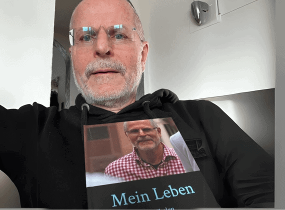 Jost shows a Meminto Book